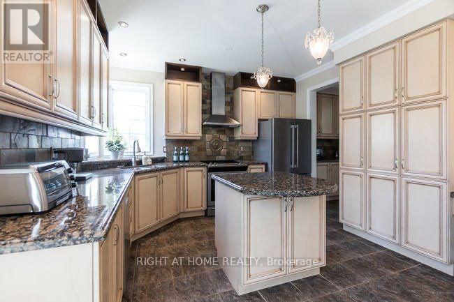 122 Spring Azure Crescent, Oakville, Ontario  L6L 6V8 - Photo 4 - W12494236