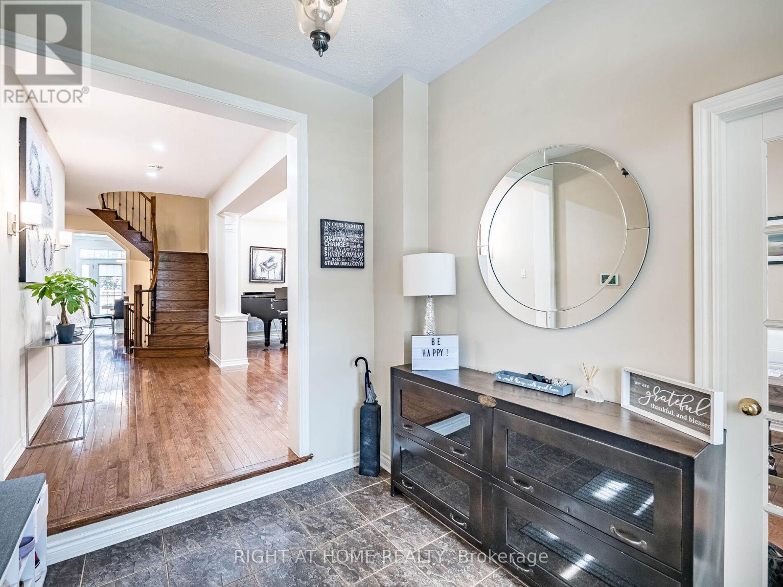 122 Spring Azure Crescent, Oakville, Ontario  L6L 6V8 - Photo 5 - W12494236