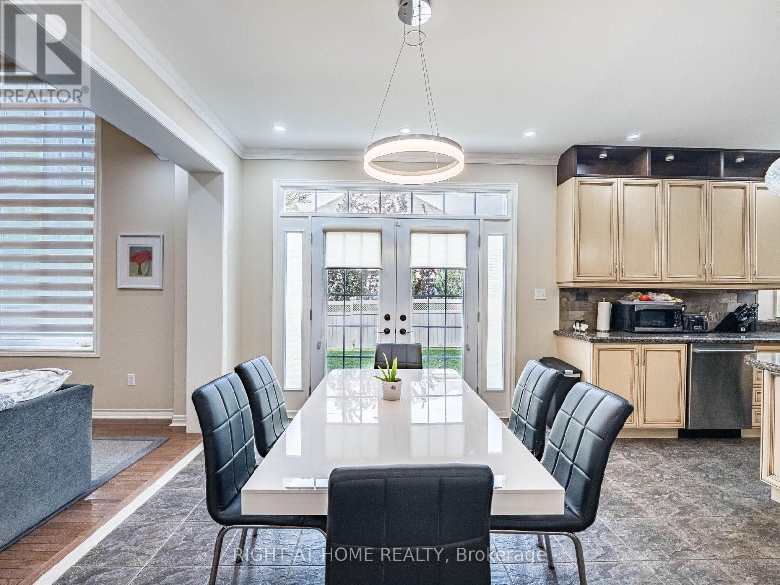 122 Spring Azure Crescent, Oakville, Ontario  L6L 6V8 - Photo 8 - W12494236