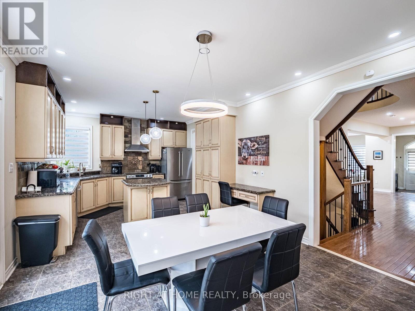 122 Spring Azure Crescent, Oakville, Ontario  L6L 6V8 - Photo 9 - W12494236