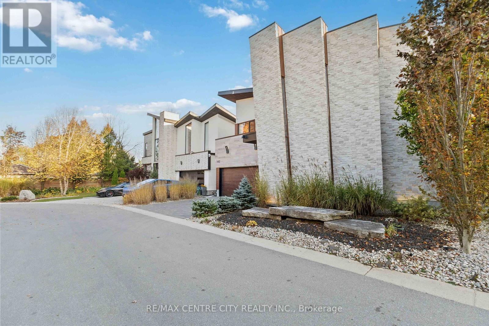 3 - 1452 Byron Baseline Road, London South, Ontario  N6K 2V6 - Photo 2 - X12494266