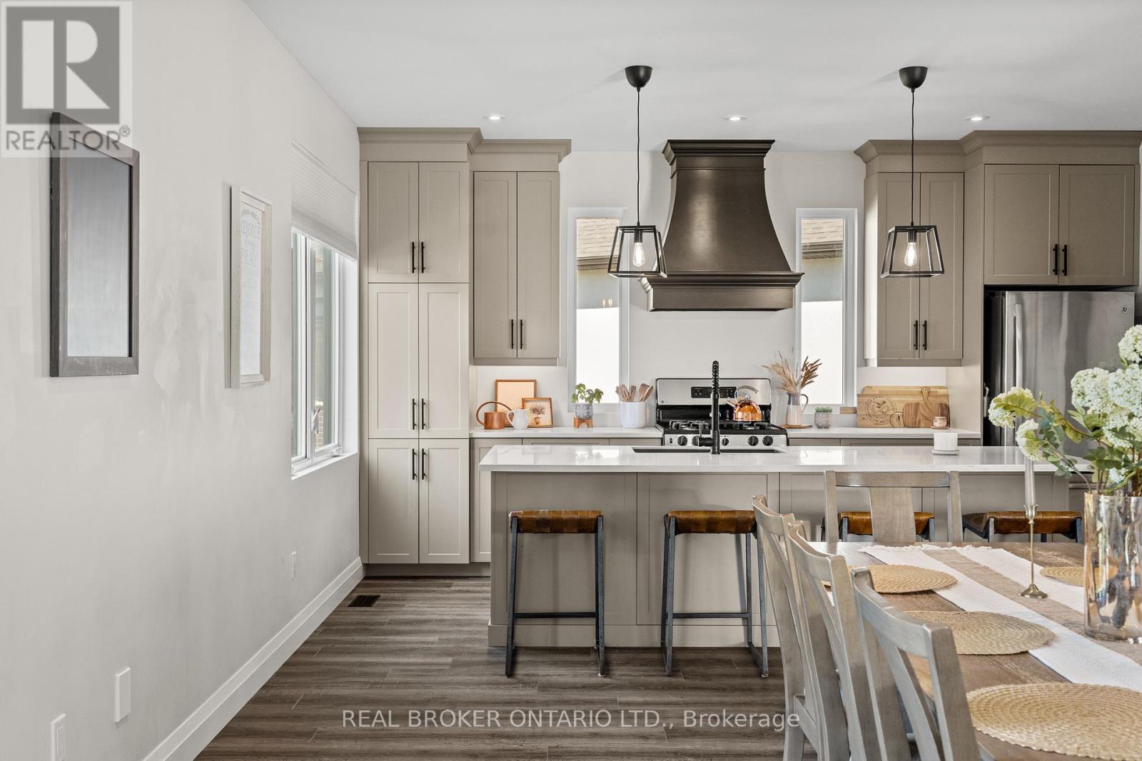 92 Ivy Crescent, Thorold, Ontario  L2V 0J9 - Photo 15 - X12494254