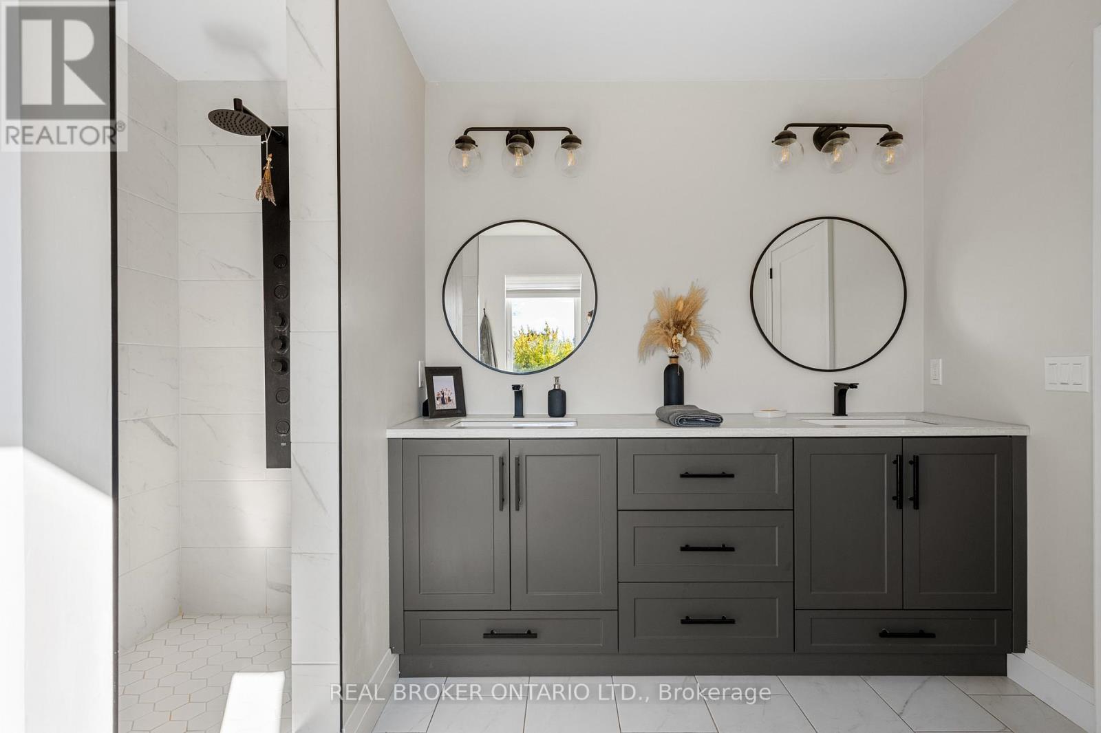 92 Ivy Crescent, Thorold, Ontario  L2V 0J9 - Photo 38 - X12494254