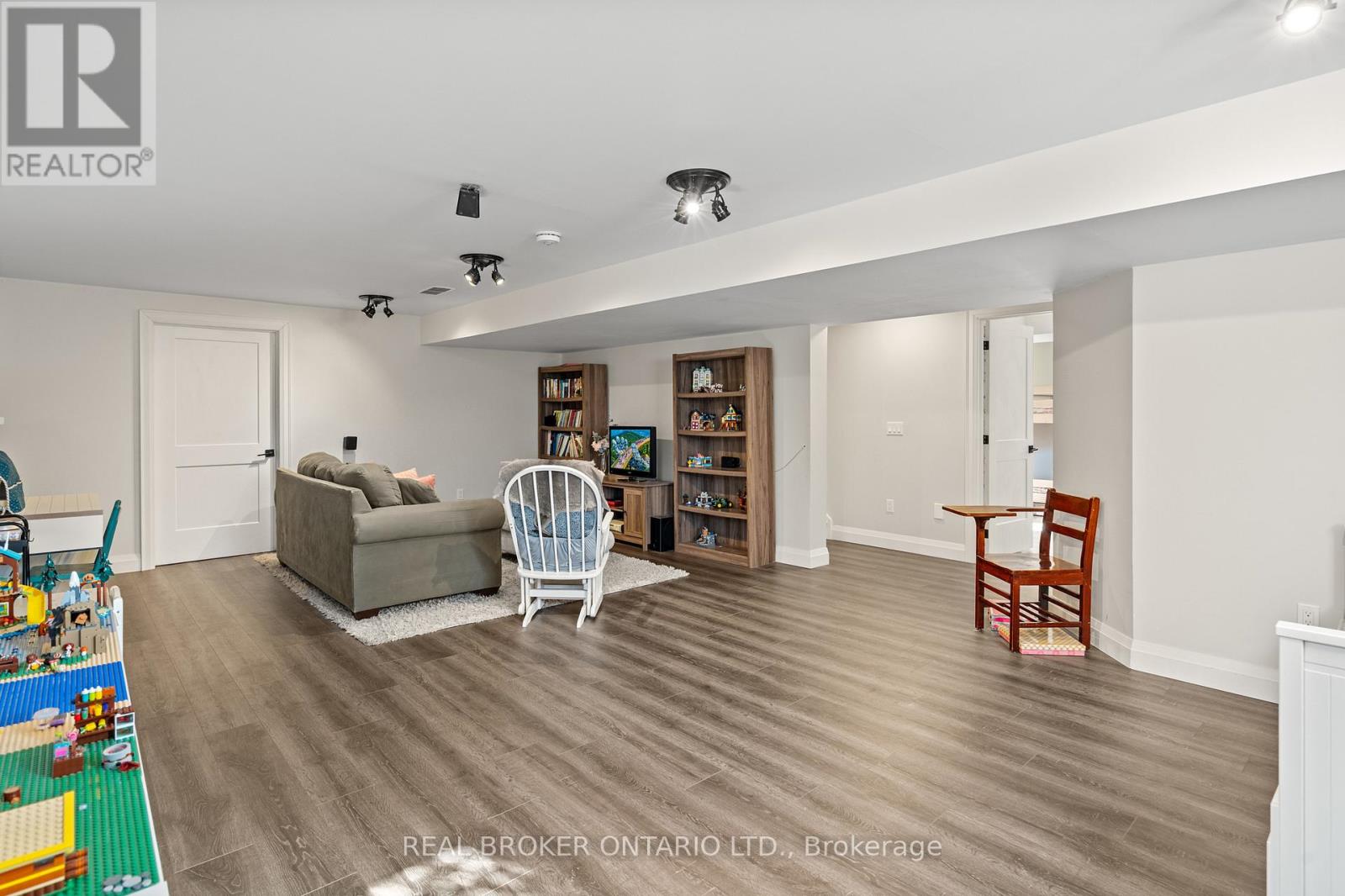 92 Ivy Crescent, Thorold, Ontario  L2V 0J9 - Photo 42 - X12494254