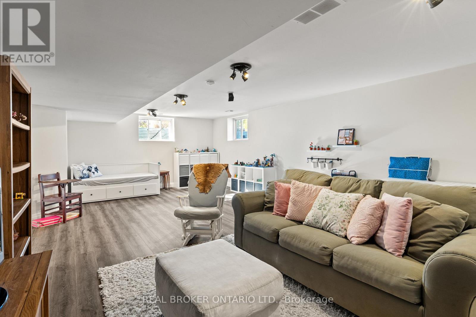 92 Ivy Crescent, Thorold, Ontario  L2V 0J9 - Photo 43 - X12494254