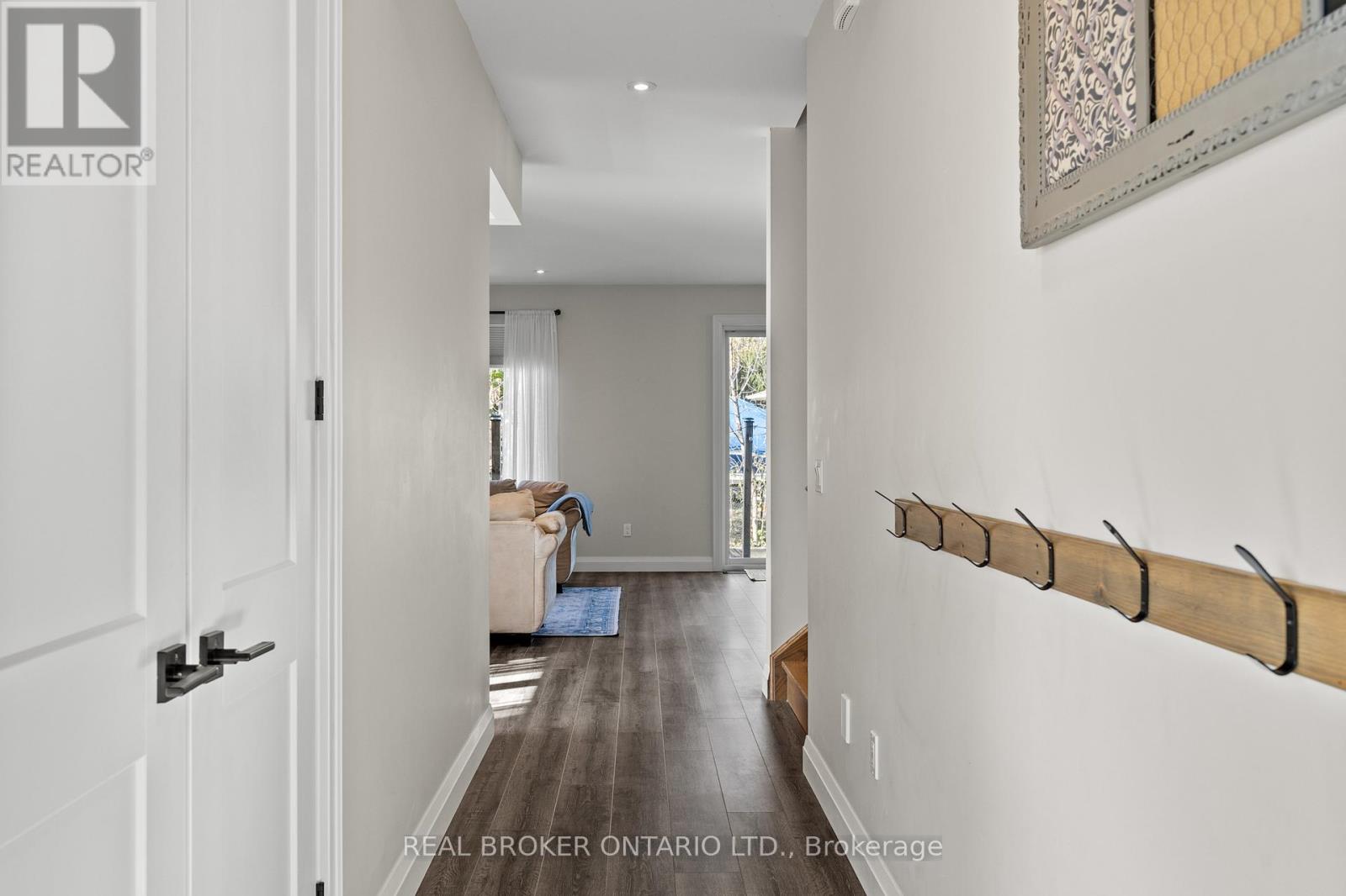 92 Ivy Crescent, Thorold, Ontario  L2V 0J9 - Photo 6 - X12494254