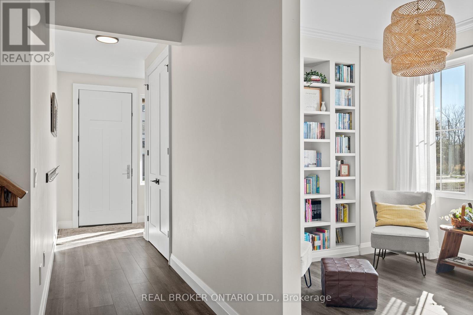 92 Ivy Crescent, Thorold, Ontario  L2V 0J9 - Photo 7 - X12494254