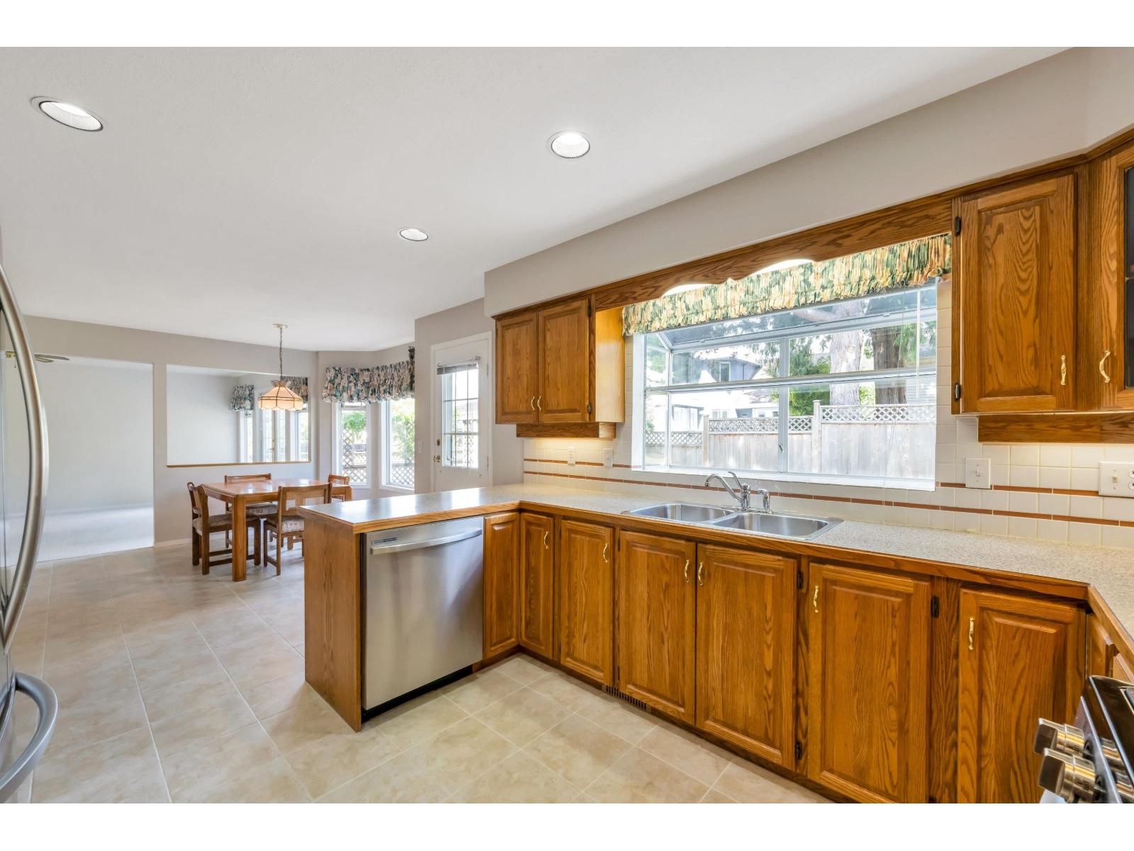 8165 154 Street, Surrey, British Columbia  V3S 7X8 - Photo 6 - R3063308