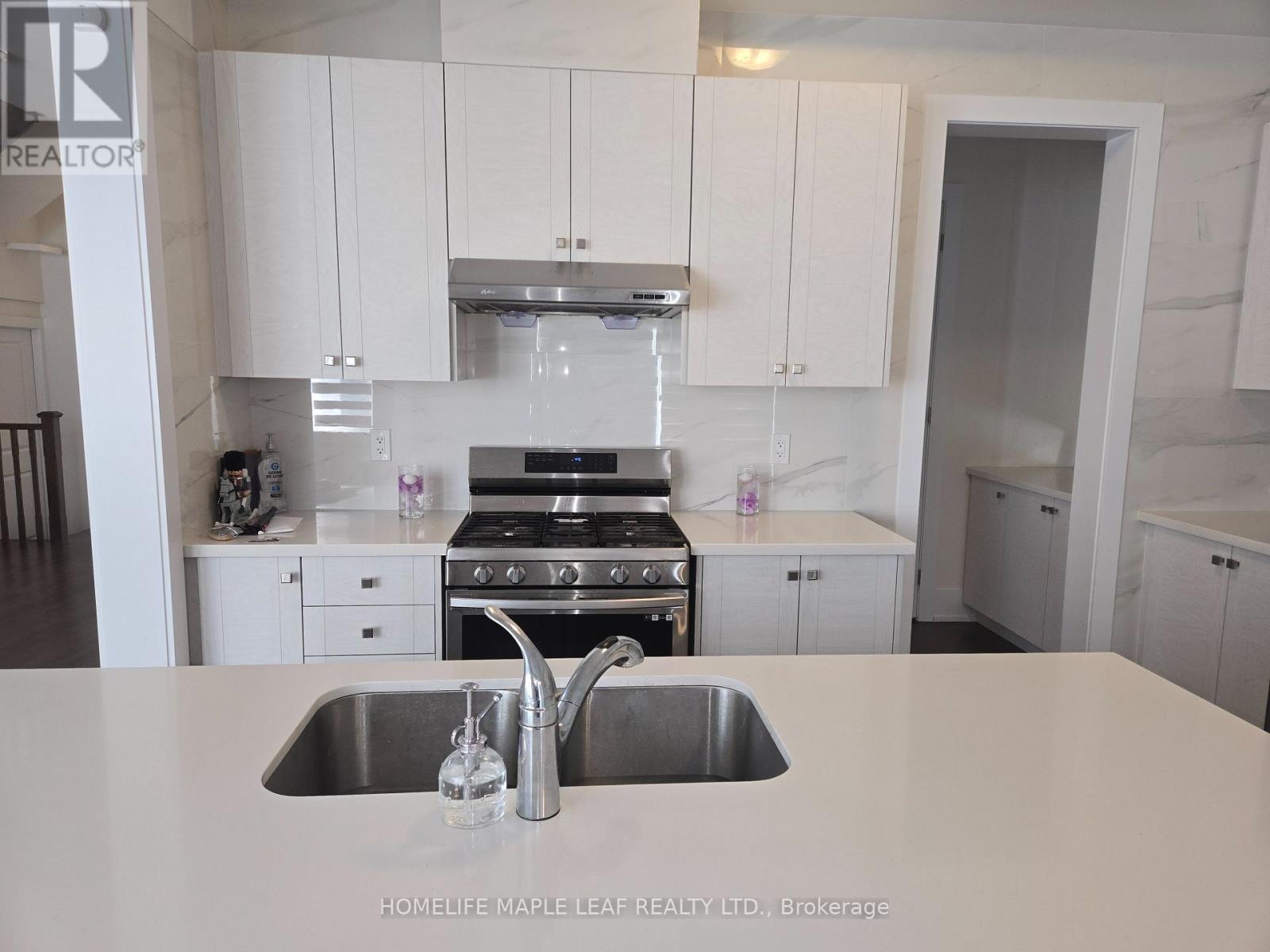 20 Spinland Street, Caledon, Ontario  L2C 4K4 - Photo 16 - W12493762