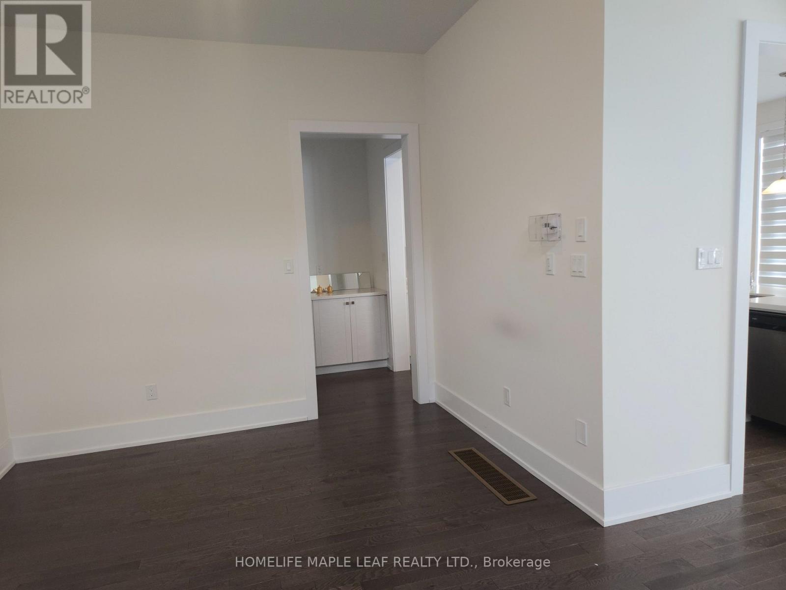 20 Spinland Street, Caledon, Ontario  L2C 4K4 - Photo 9 - W12493762