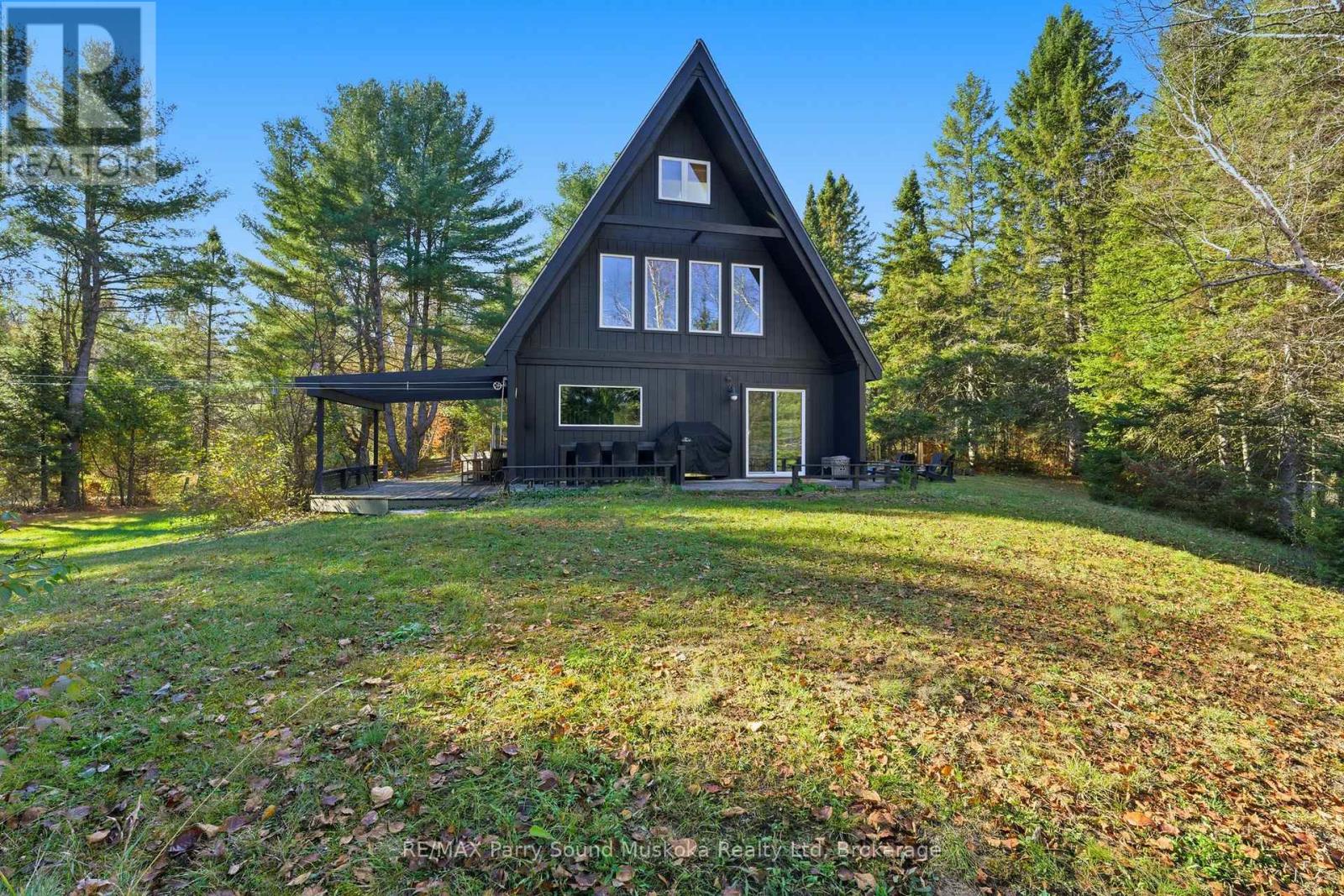 39 Groeger Road, Huntsville, Ontario  P1H 2J4 - Photo 2 - X12494270