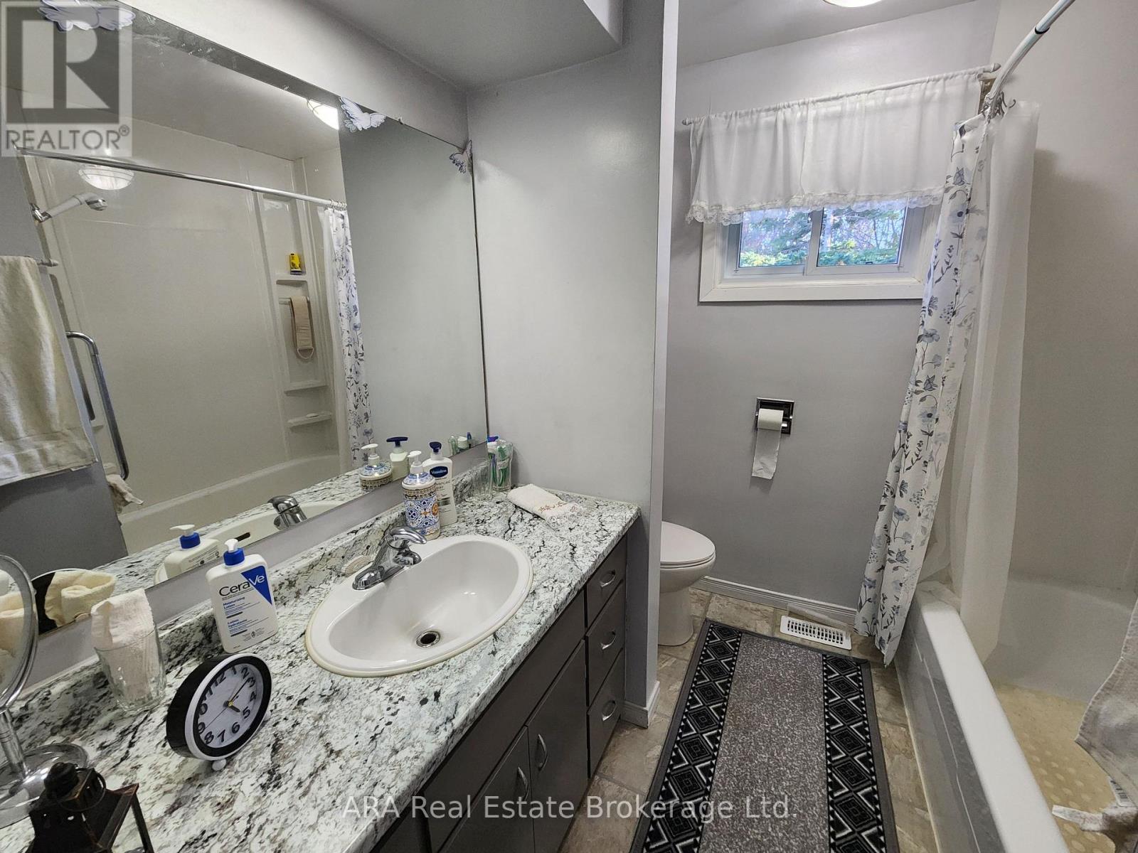 47 Burton Street, Meaford, Ontario  N4L 1C9 - Photo 15 - X12494280