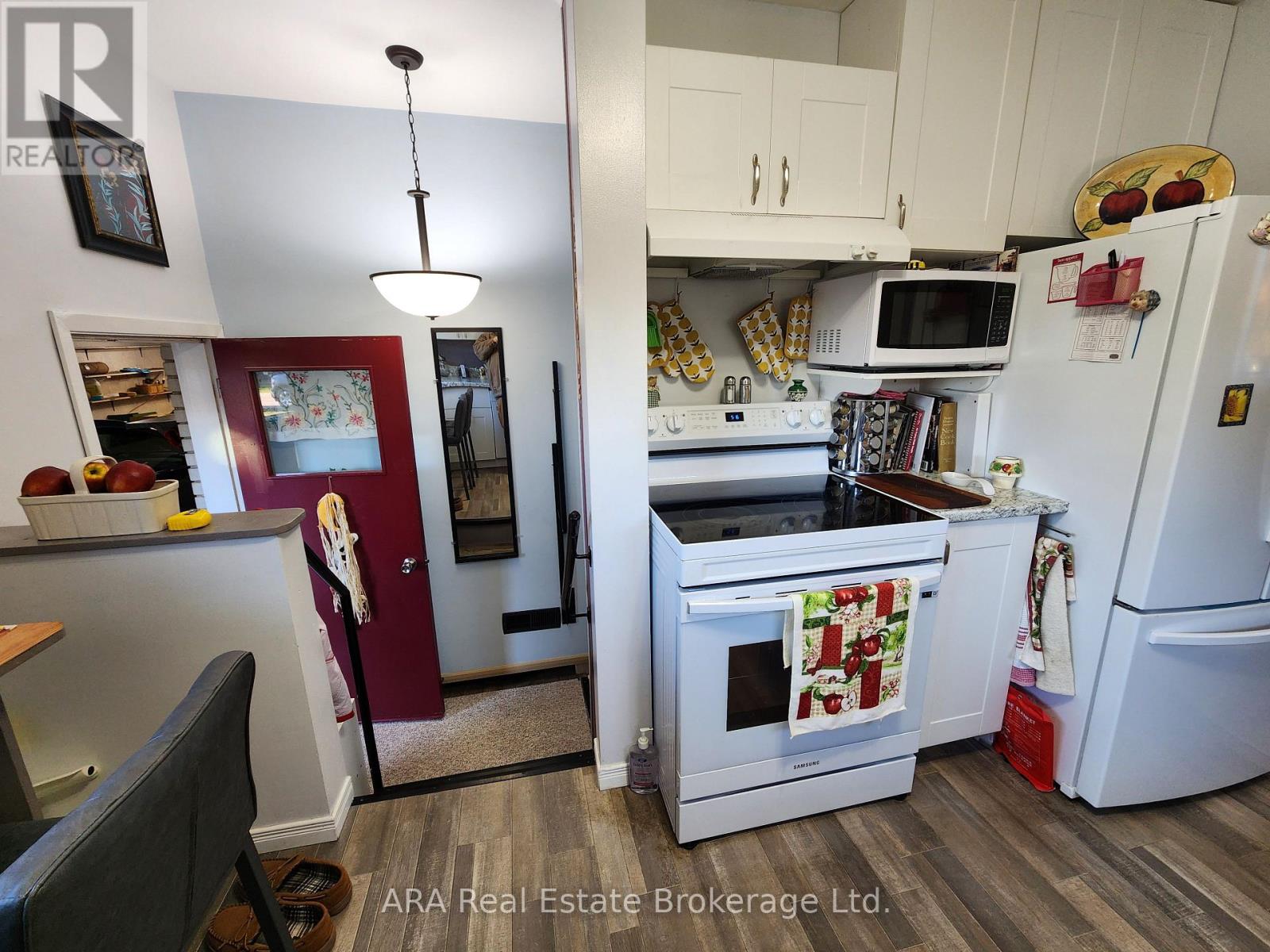 47 Burton Street, Meaford, Ontario  N4L 1C9 - Photo 6 - X12494280