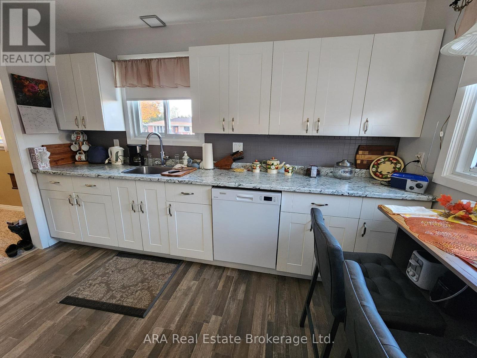 47 Burton Street, Meaford, Ontario  N4L 1C9 - Photo 7 - X12494280