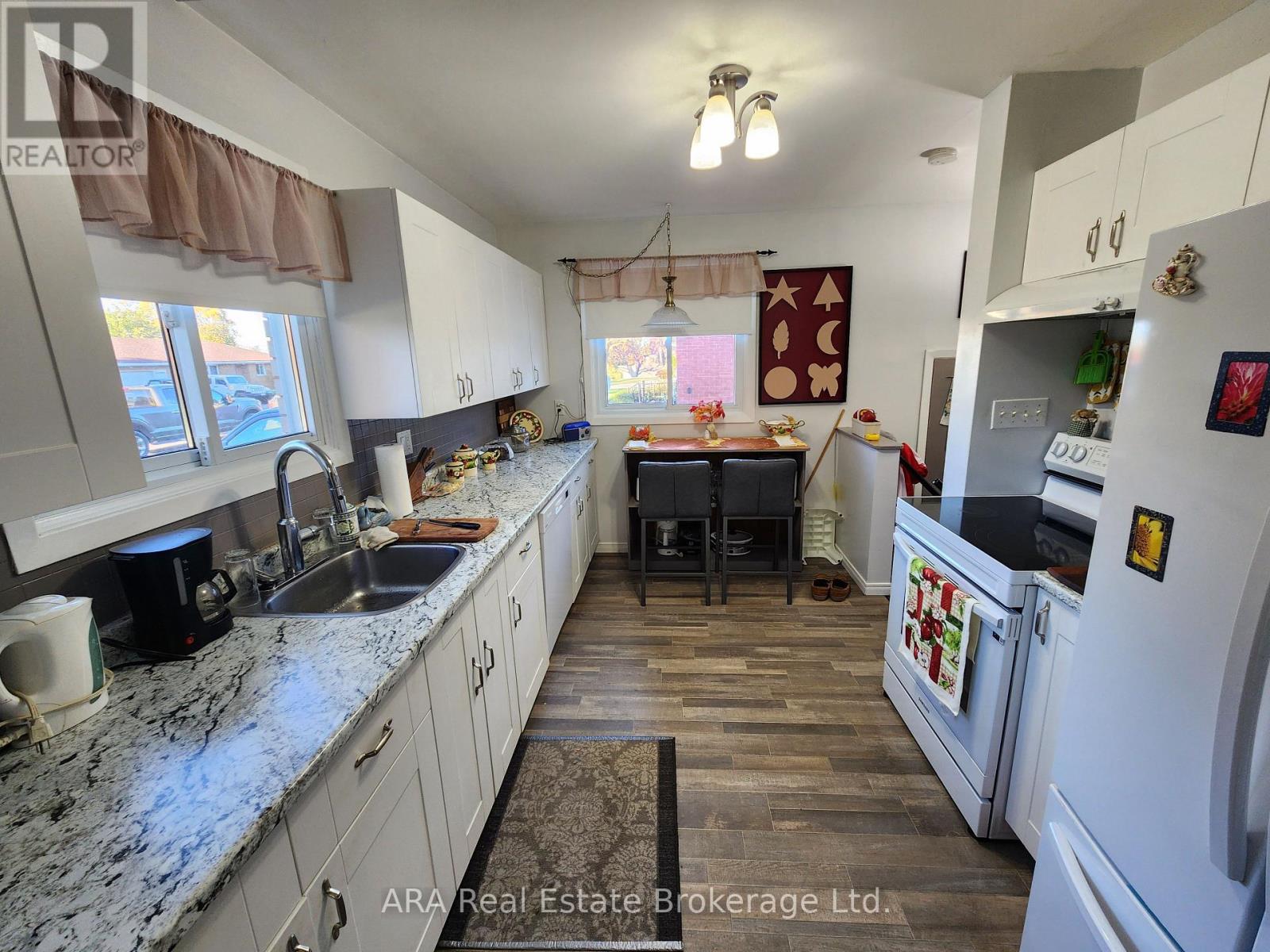 47 Burton Street, Meaford, Ontario  N4L 1C9 - Photo 8 - X12494280