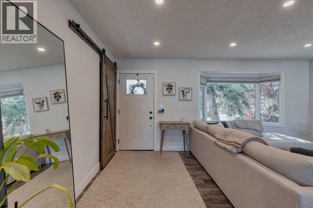 708 Sherman Avenue Sw, Calgary, Alberta  T2W 0N2 - Photo 4 - A2264492