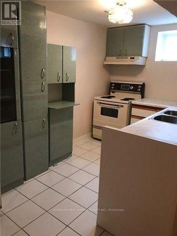 Lower - 33 Pheasant Valley Court, Markham, Ontario  L3T 2H2 - Photo 5 - N12494256