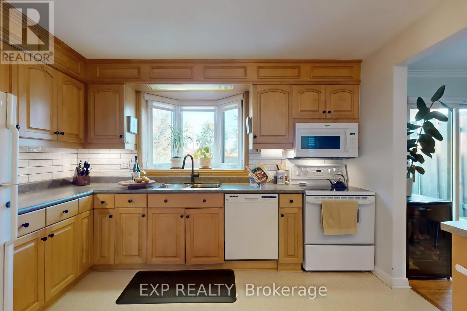 22 Chestnut Avenue, Brampton, Ontario  L6X 2A5 - Photo 14 - W12494252