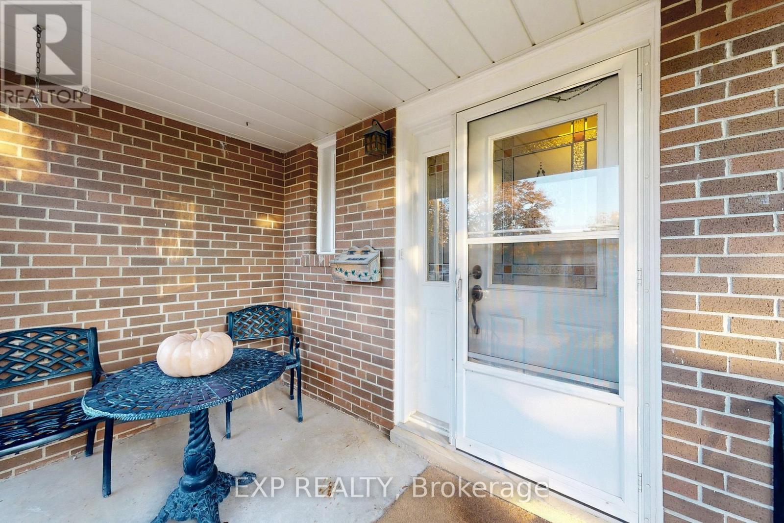 22 Chestnut Avenue, Brampton, Ontario  L6X 2A5 - Photo 3 - W12494252