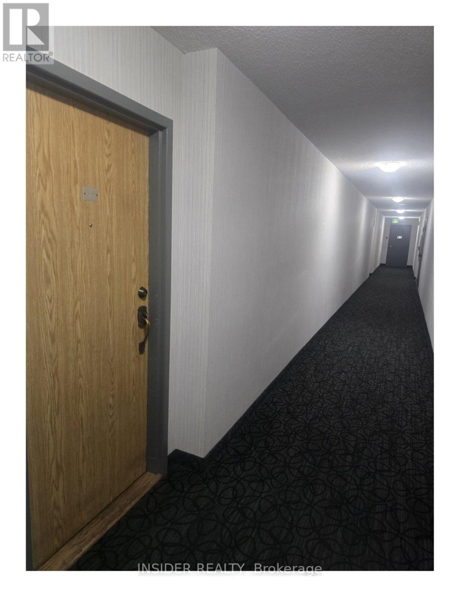 209 - 4 Lisa Street, Brampton, Ontario  L6T 4B6 - Photo 3 - W12494284