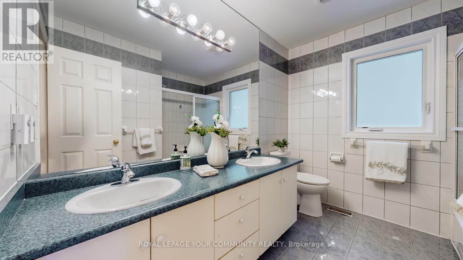 35 La Rush Drive, Toronto, Ontario  M9P 1S8 - Photo 22 - W12494288