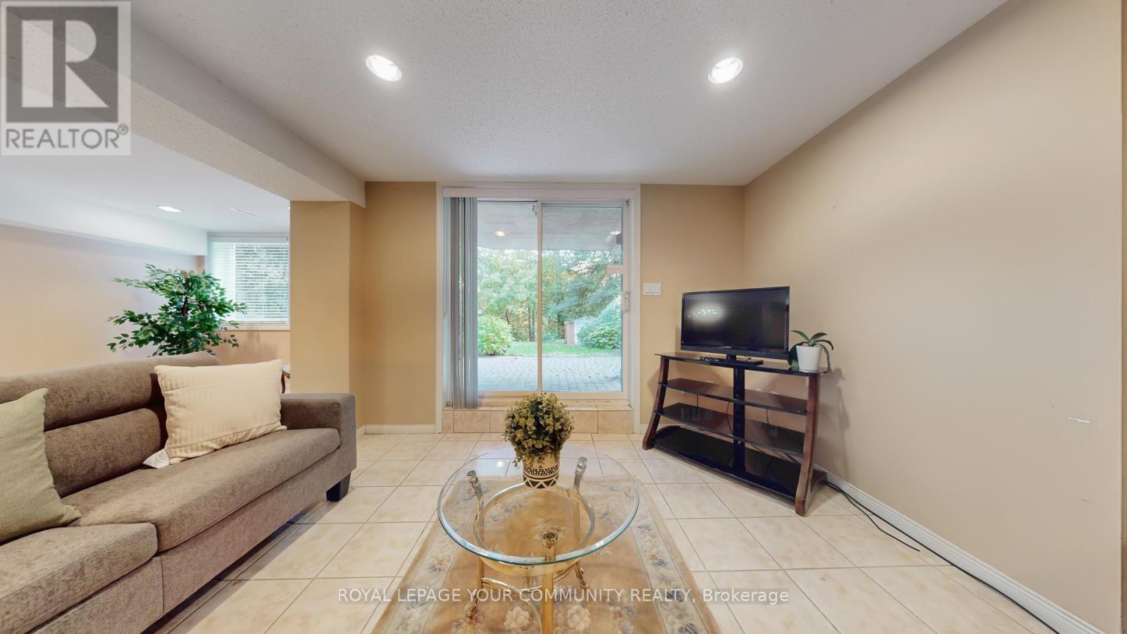 35 La Rush Drive, Toronto, Ontario  M9P 1S8 - Photo 25 - W12494288