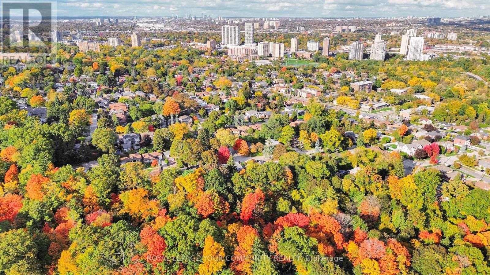 35 La Rush Drive, Toronto, Ontario  M9P 1S8 - Photo 32 - W12494288