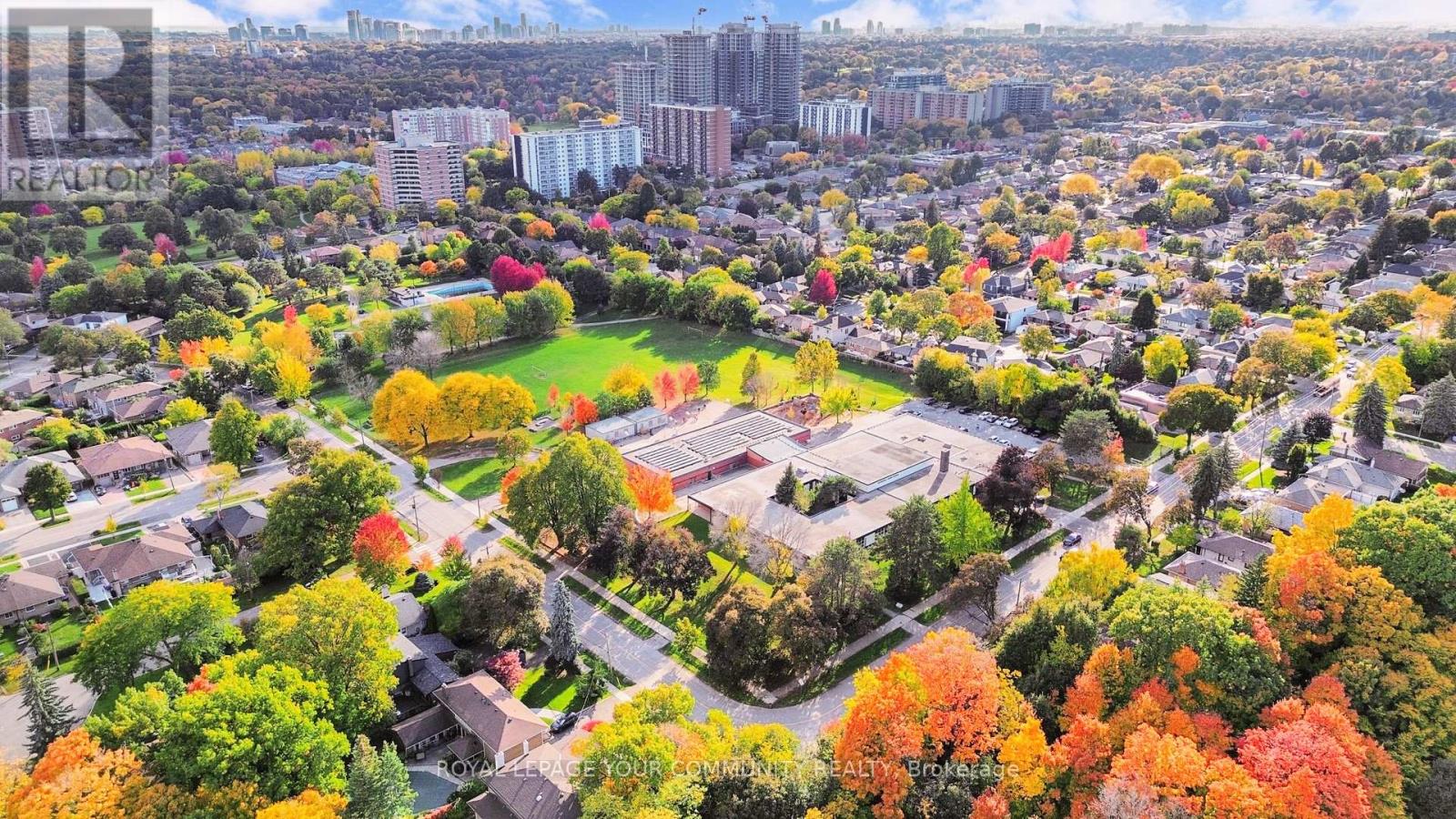 35 La Rush Drive, Toronto, Ontario  M9P 1S8 - Photo 37 - W12494288