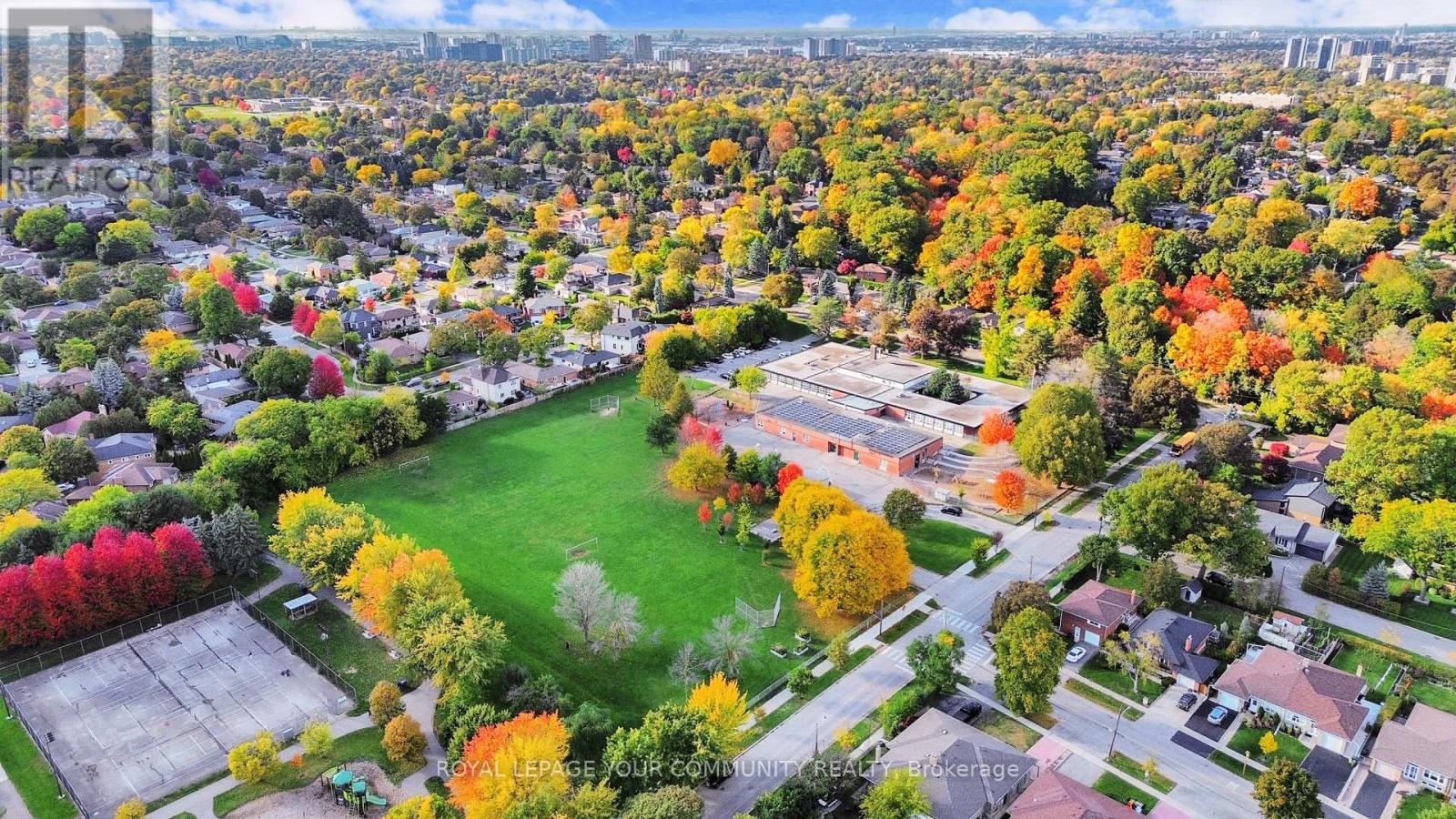 35 La Rush Drive, Toronto, Ontario  M9P 1S8 - Photo 38 - W12494288