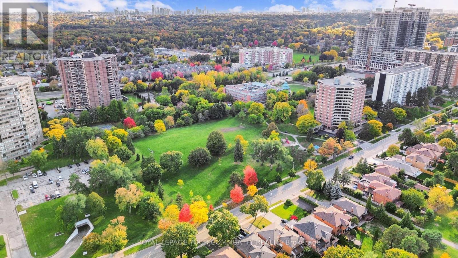 35 La Rush Drive, Toronto, Ontario  M9P 1S8 - Photo 40 - W12494288