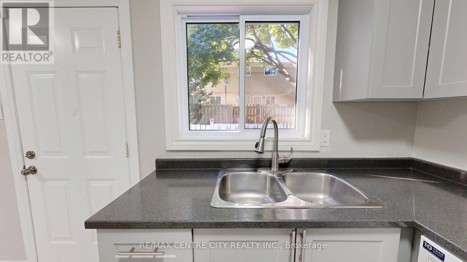 124 - 320 Westminster Avenue, London South, Ontario  N6C 5H5 - Photo 26 - X12476303