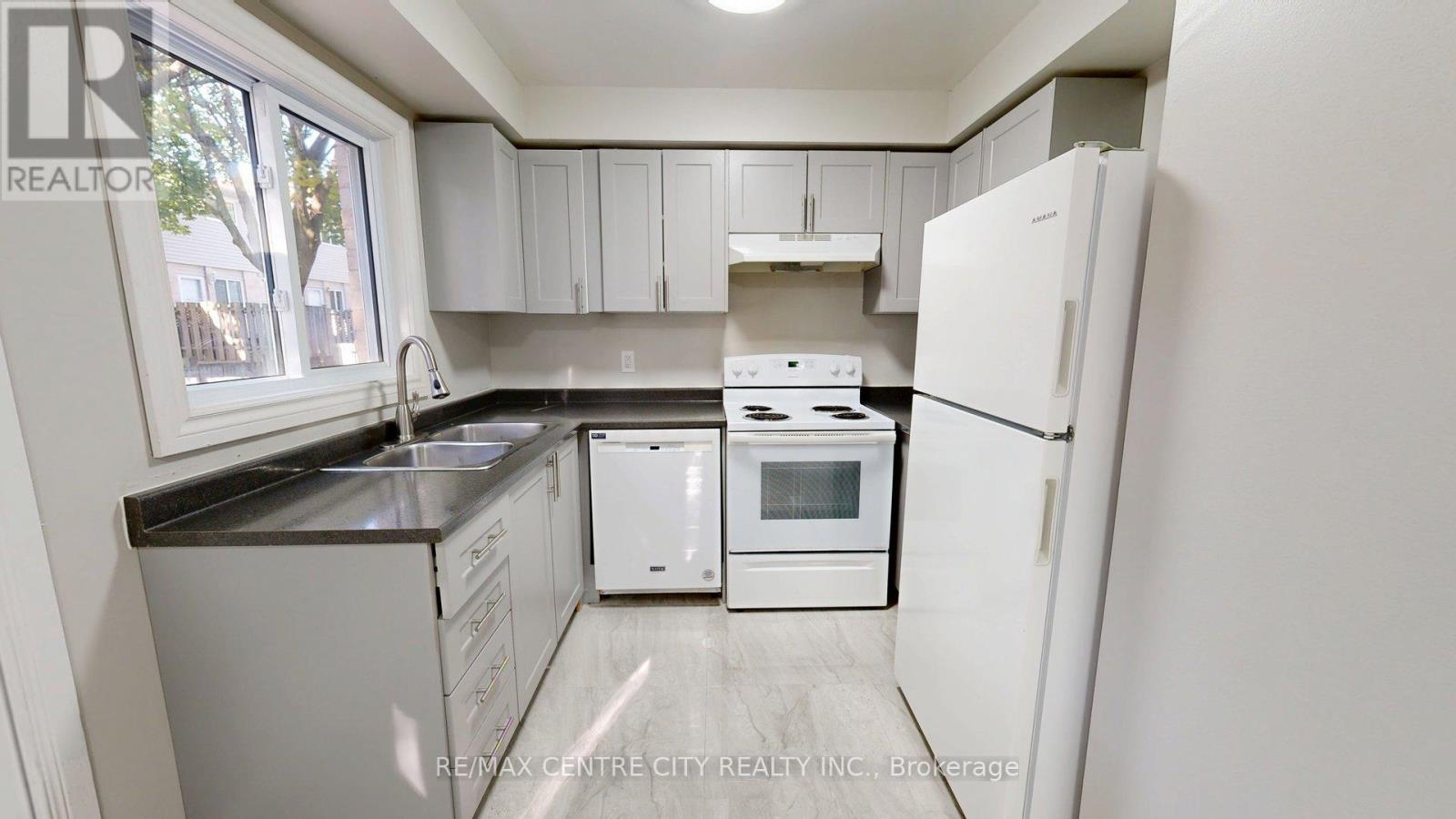 124 - 320 Westminster Avenue, London South, Ontario  N6C 5H5 - Photo 28 - X12476303