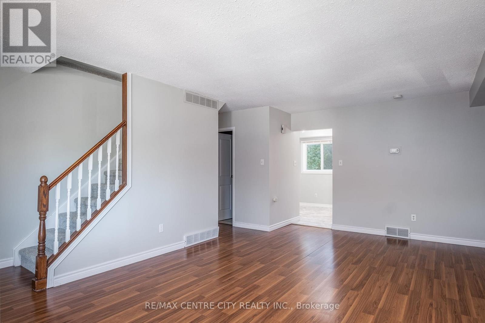 124 - 320 Westminster Avenue, London South, Ontario  N6C 5H5 - Photo 5 - X12476303