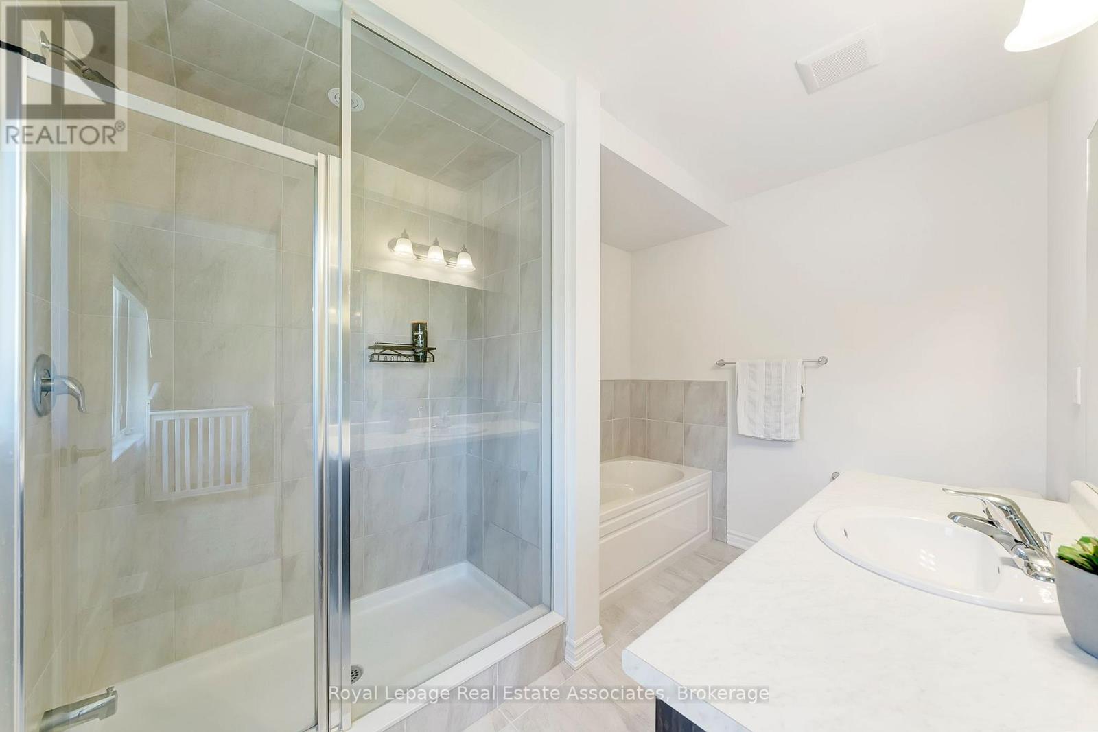 85 - 305 Garner Road W, Hamilton, Ontario  L9G 3K9 - Photo 14 - X12494282