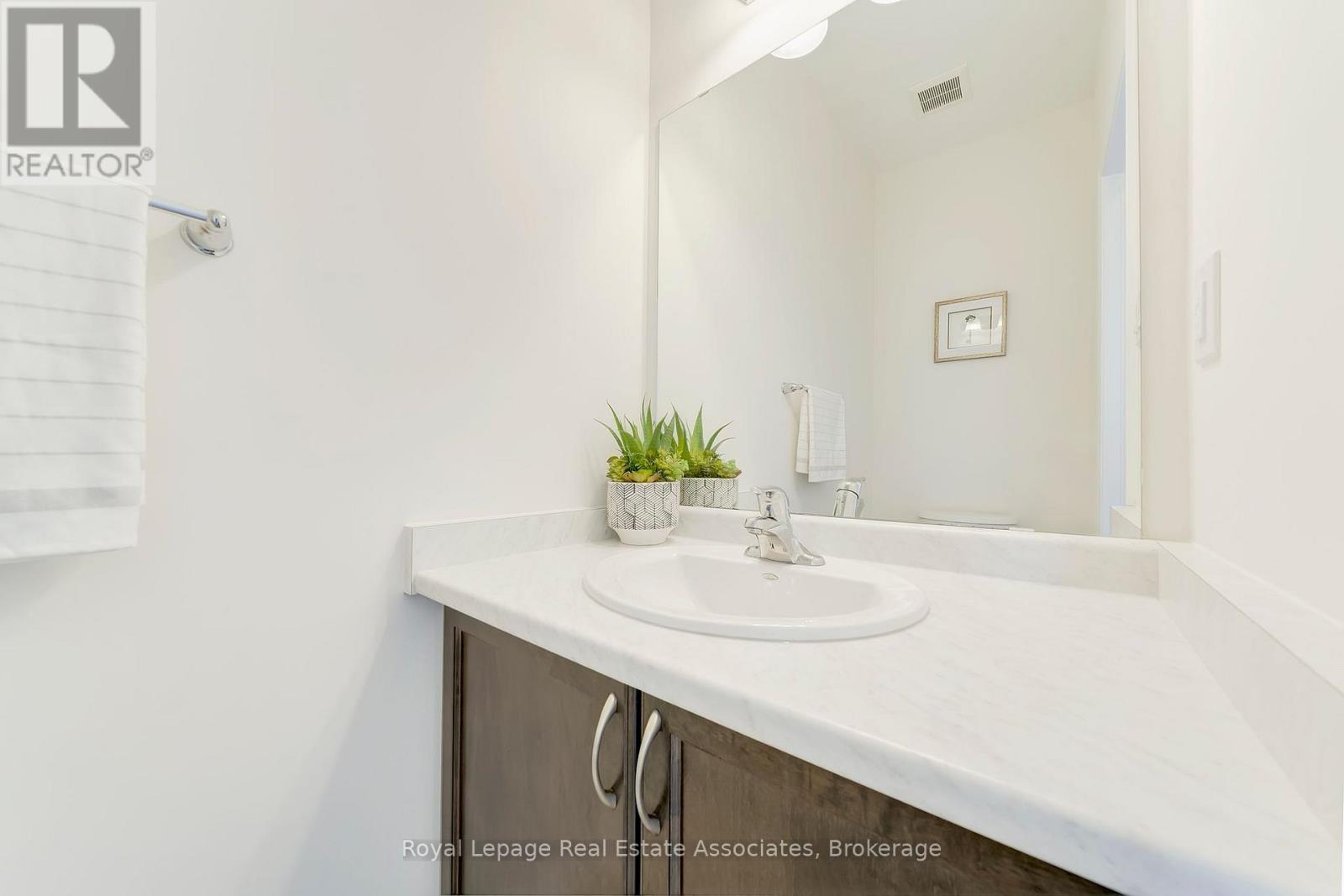 85 - 305 Garner Road W, Hamilton, Ontario  L9G 3K9 - Photo 9 - X12494282