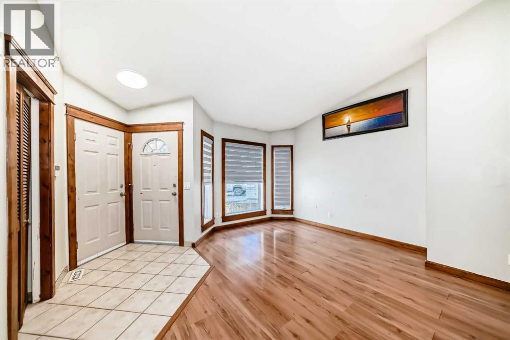 323 Appleglen Place Se, Calgary, Alberta  T2A 7V9 - Photo 3 - A2266353