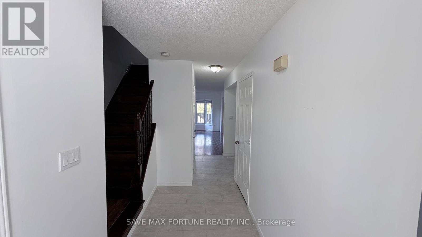 27 - 1 Royalwood Court, Hamilton, Ontario  L8E 4Y2 - Photo 3 - X12482291