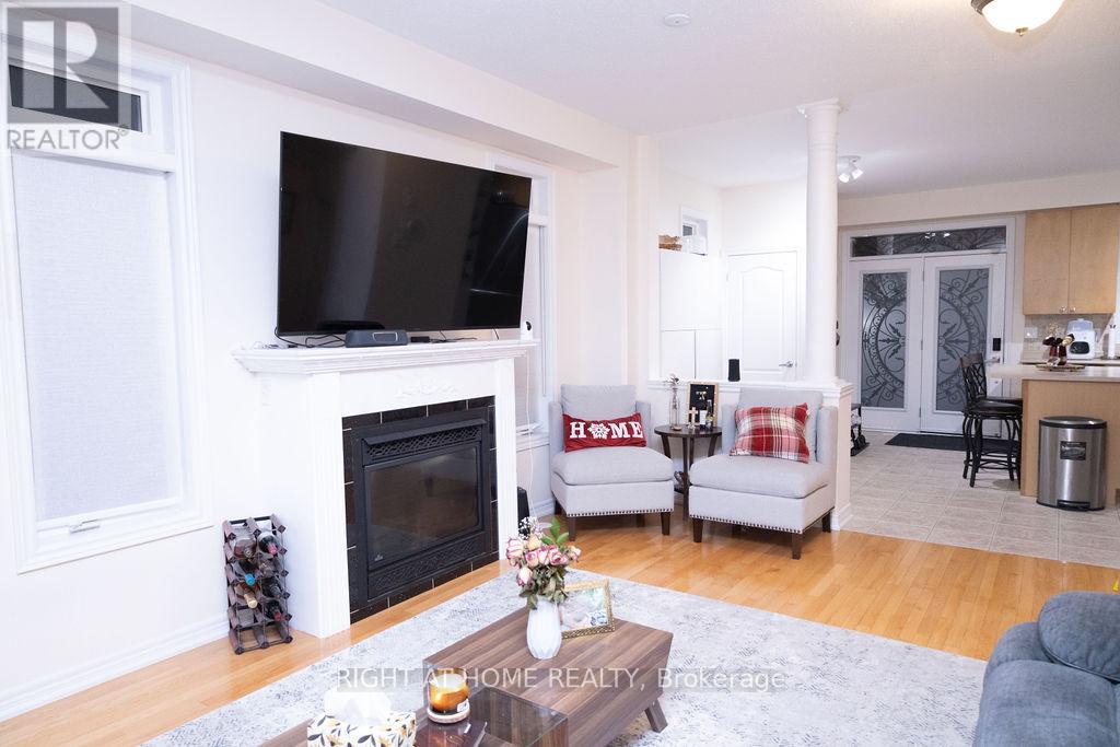 169 Zokol Drive, Aurora, Ontario  L4G 0C4 - Photo 2 - N12494290