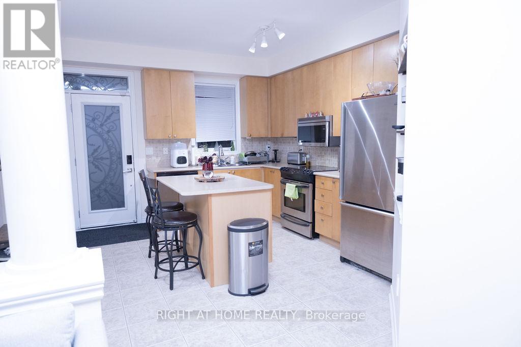 169 Zokol Drive, Aurora, Ontario  L4G 0C4 - Photo 3 - N12494290