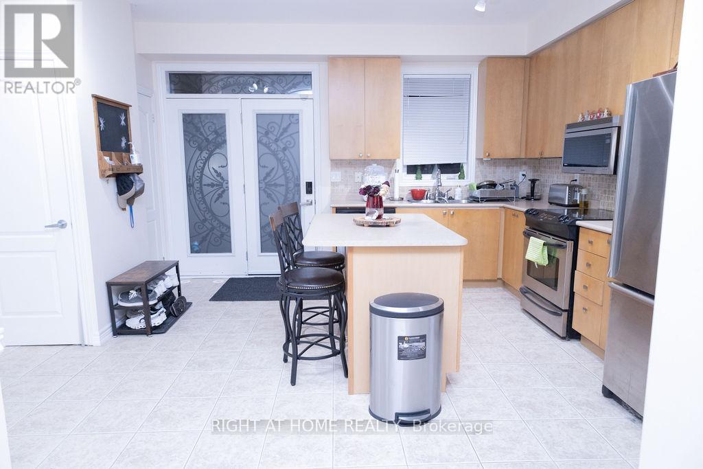 169 Zokol Drive, Aurora, Ontario  L4G 0C4 - Photo 4 - N12494290