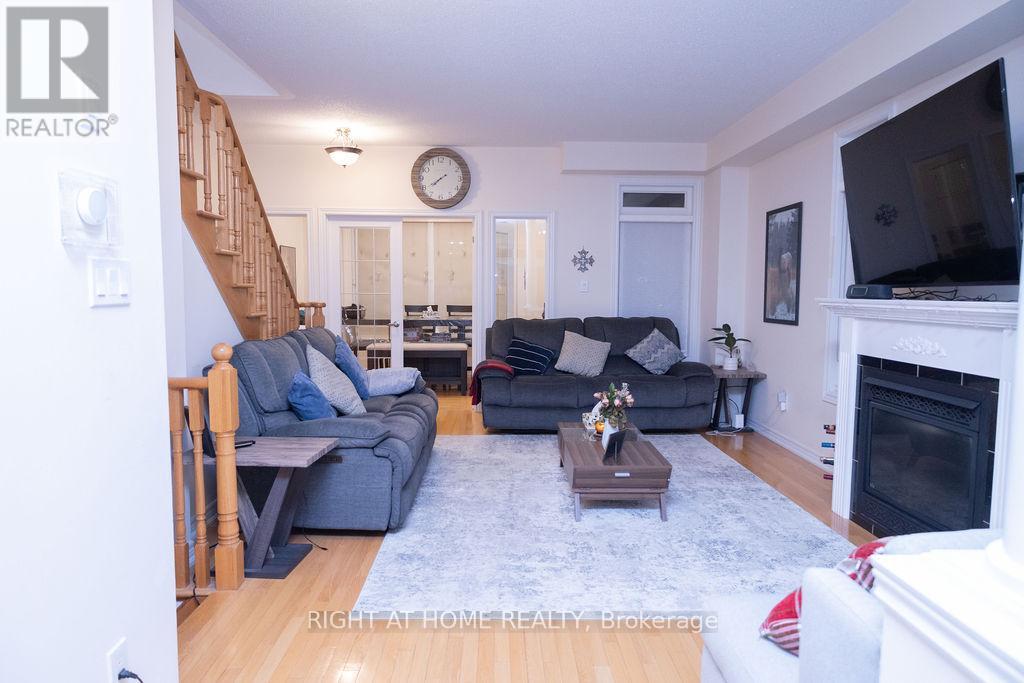 169 Zokol Drive, Aurora, Ontario  L4G 0C4 - Photo 6 - N12494290