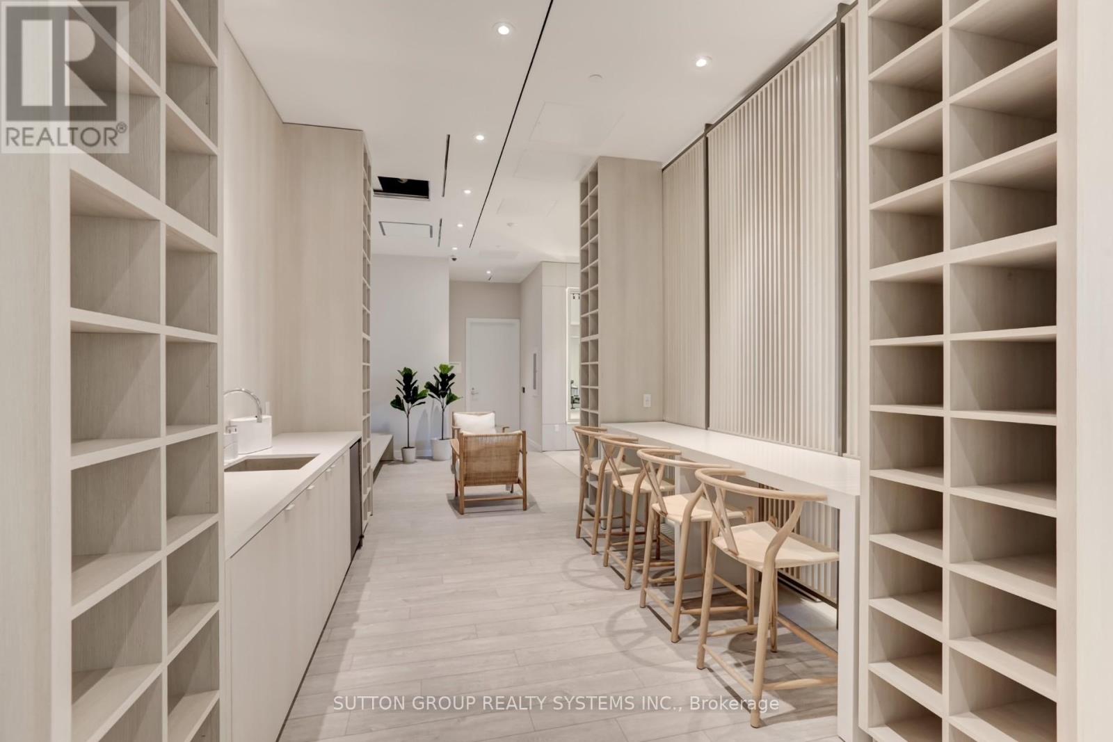 807 - 28 Ann Street, Mississauga, Ontario  L5G 3G1 - Photo 17 - W12494084