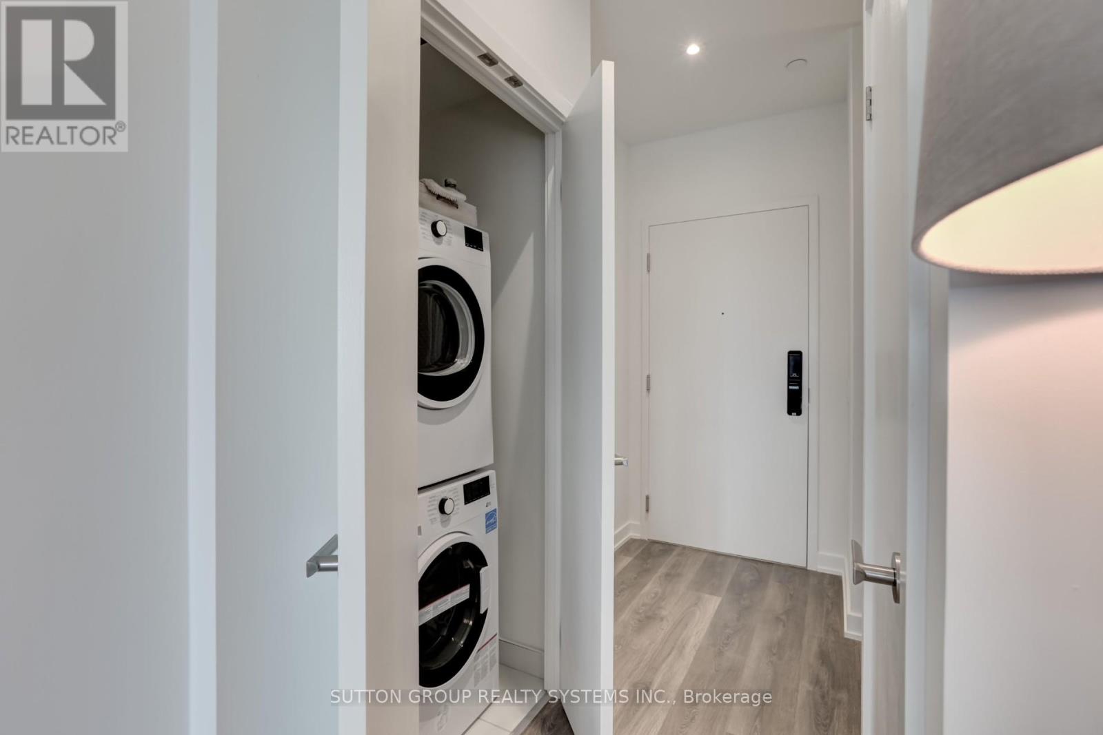 807 - 28 Ann Street, Mississauga, Ontario  L5G 3G1 - Photo 11 - W12494084