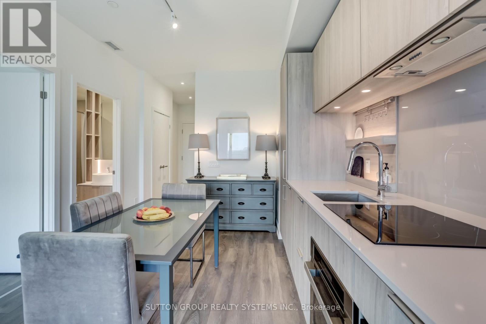 807 - 28 Ann Street, Mississauga, Ontario  L5G 3G1 - Photo 4 - W12494084