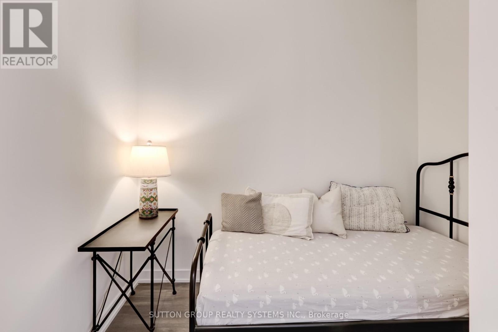 807 - 28 Ann Street, Mississauga, Ontario  L5G 3G1 - Photo 6 - W12494084