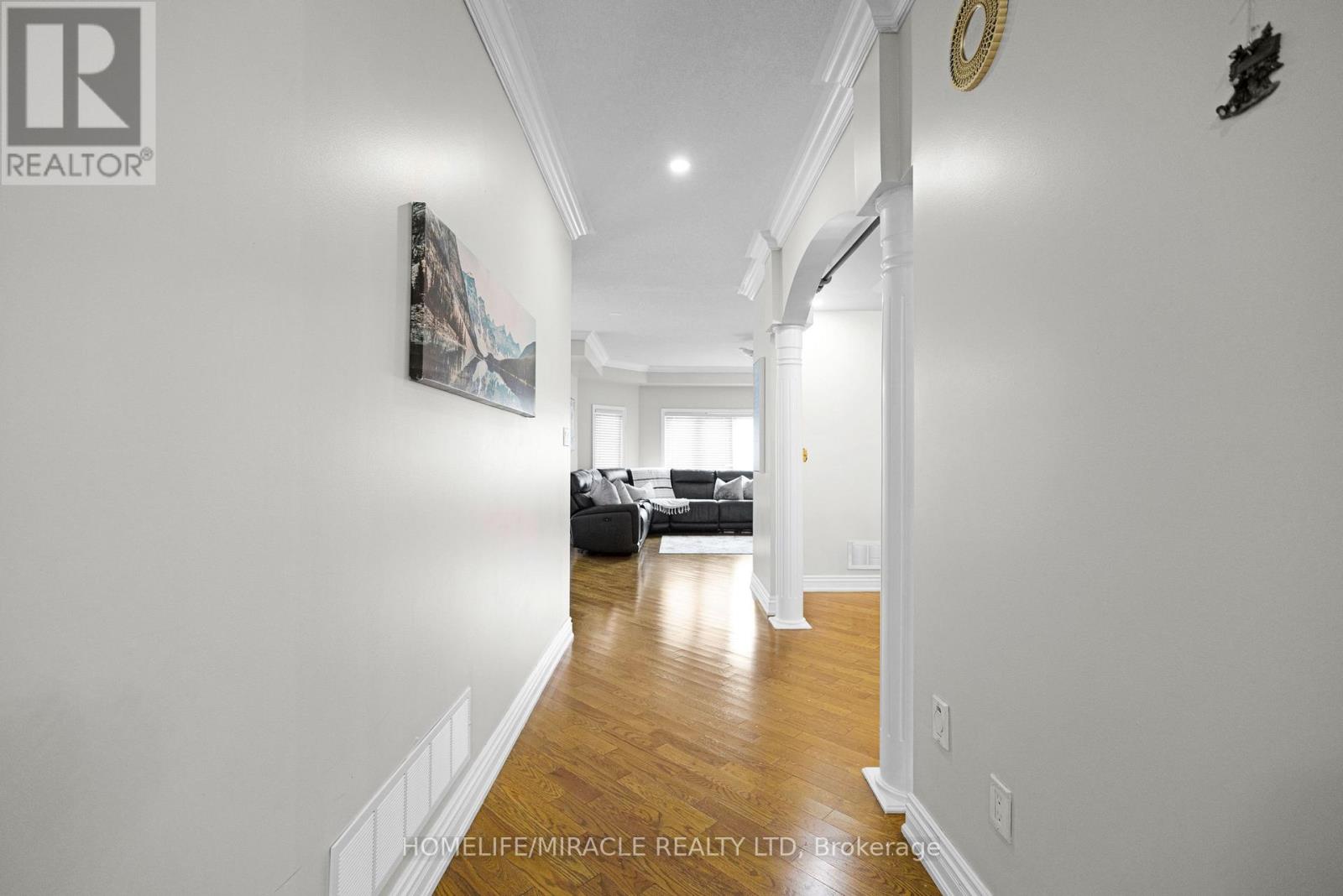 628 Twain Avenue, Mississauga, Ontario  L5W 0A3 - Photo 10 - W12494294