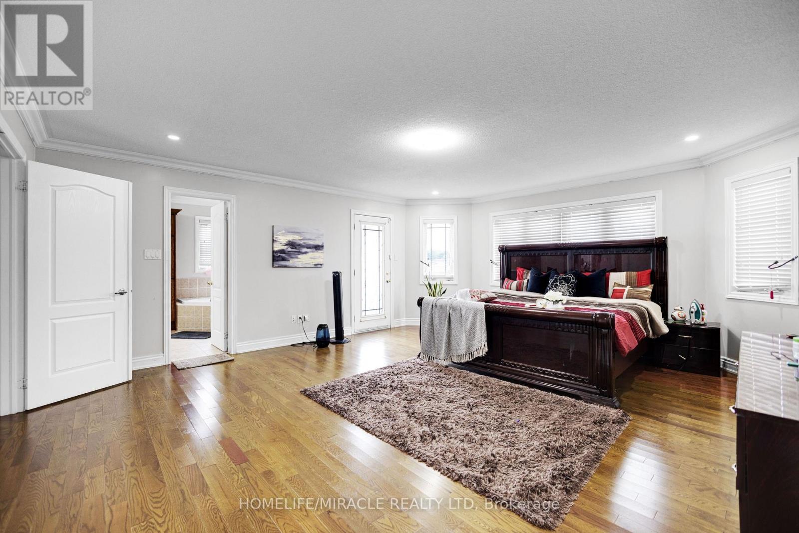 628 Twain Avenue, Mississauga, Ontario  L5W 0A3 - Photo 23 - W12494294