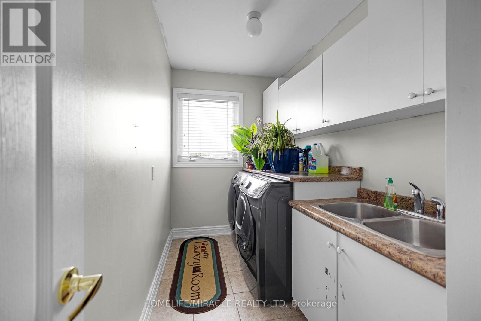 628 Twain Avenue, Mississauga, Ontario  L5W 0A3 - Photo 35 - W12494294