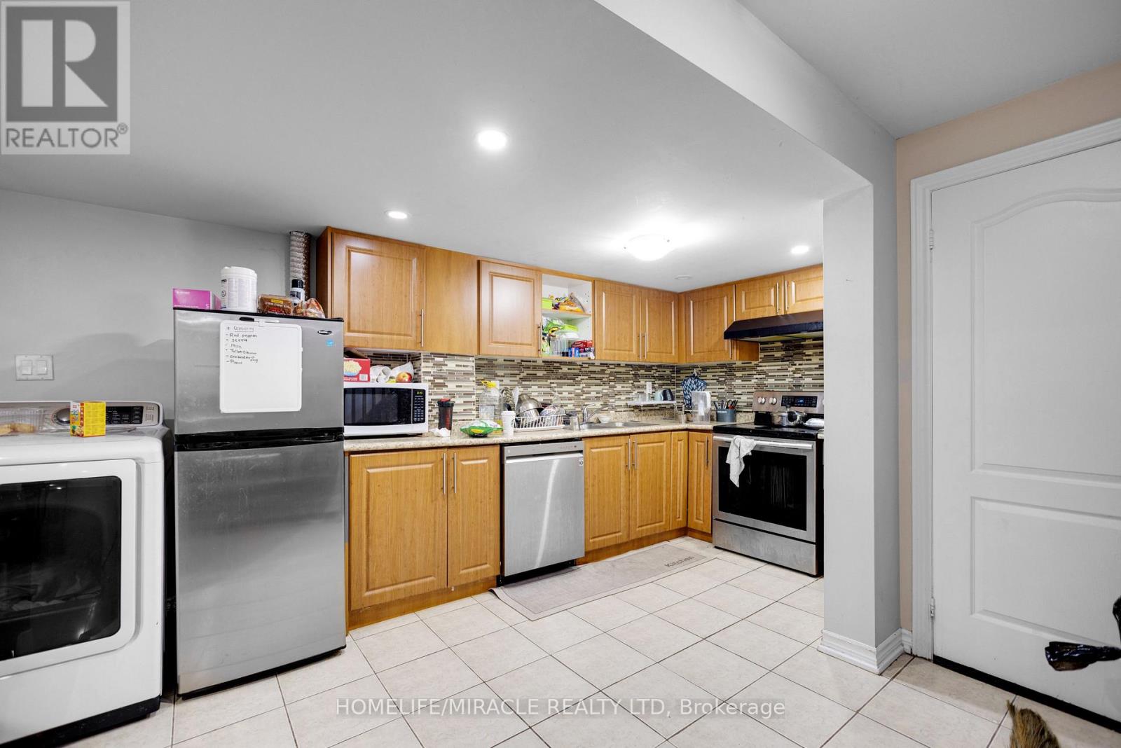 628 Twain Avenue, Mississauga, Ontario  L5W 0A3 - Photo 37 - W12494294