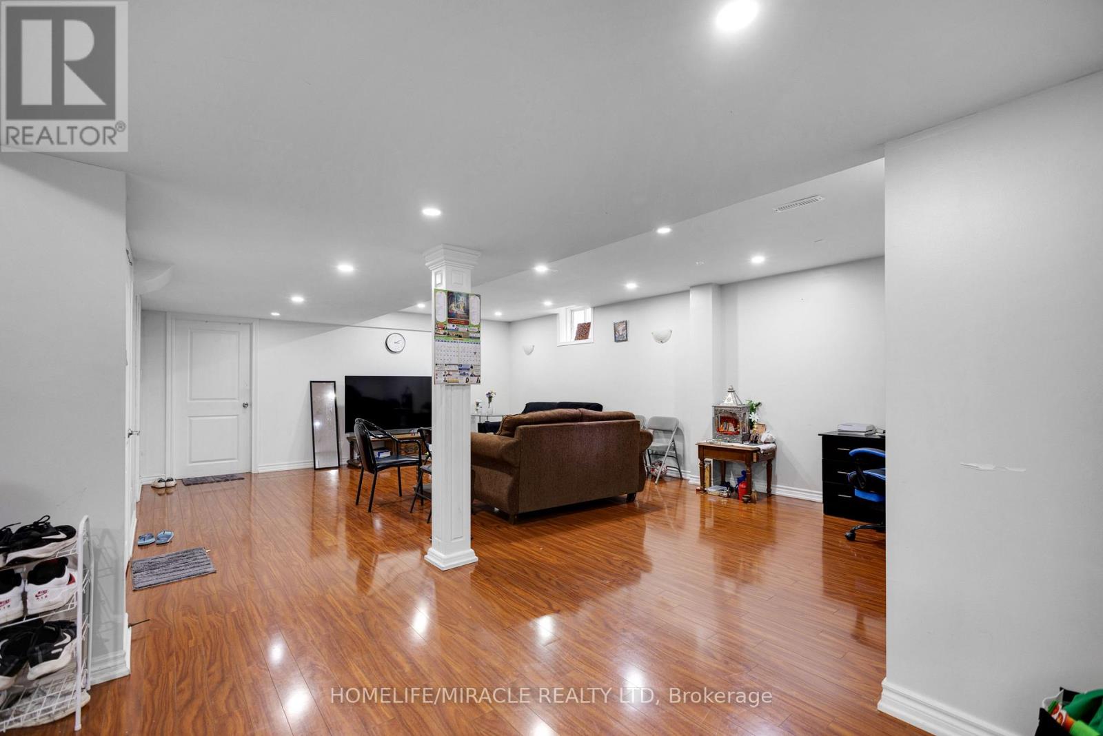 628 Twain Avenue, Mississauga, Ontario  L5W 0A3 - Photo 39 - W12494294